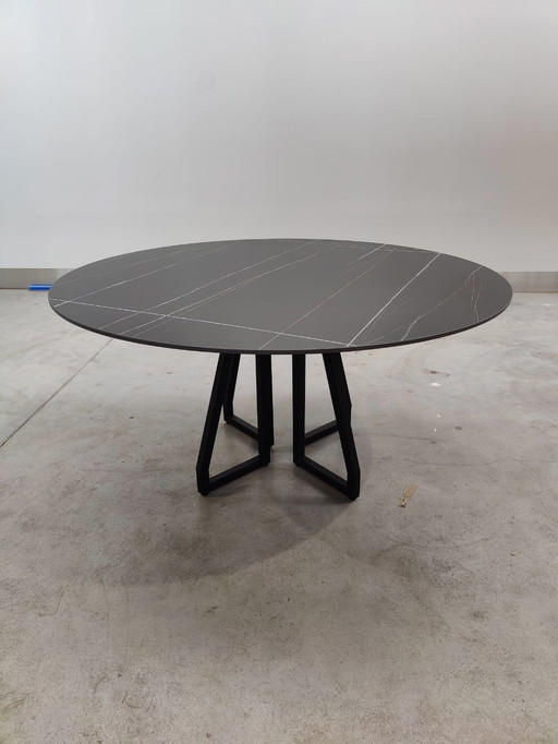 Table de salle à manger ronde avec plateau en céramique noire