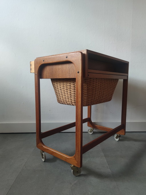 Vintage Danish side table/trolley in teak