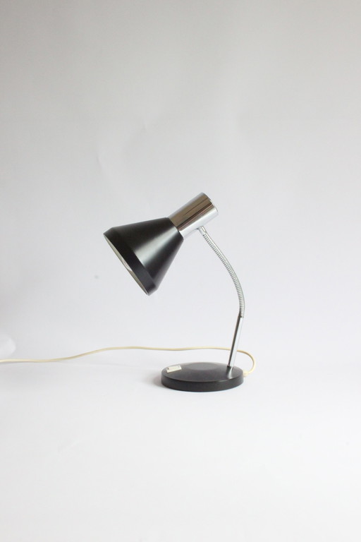 Lampe de bureau chromée à col de cygne, années 1960.