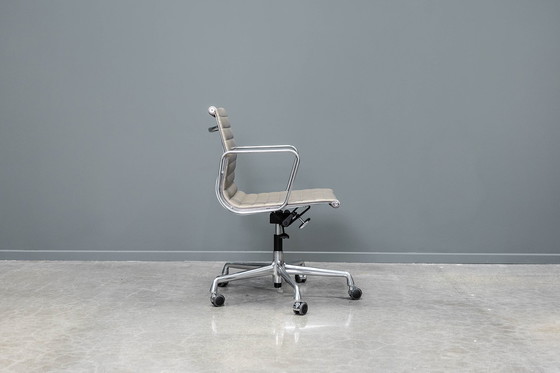 Image 1 of Sedia da ufficio Eames EA117