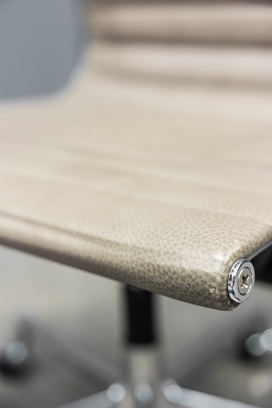 Image 1 of Sedia da ufficio Eames EA117
