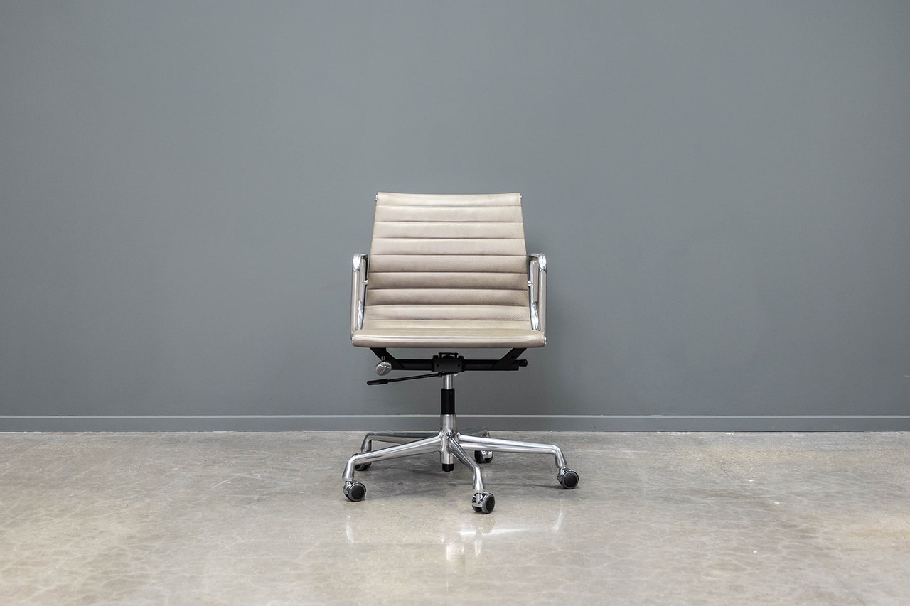 Sedia da ufficio Eames EA117