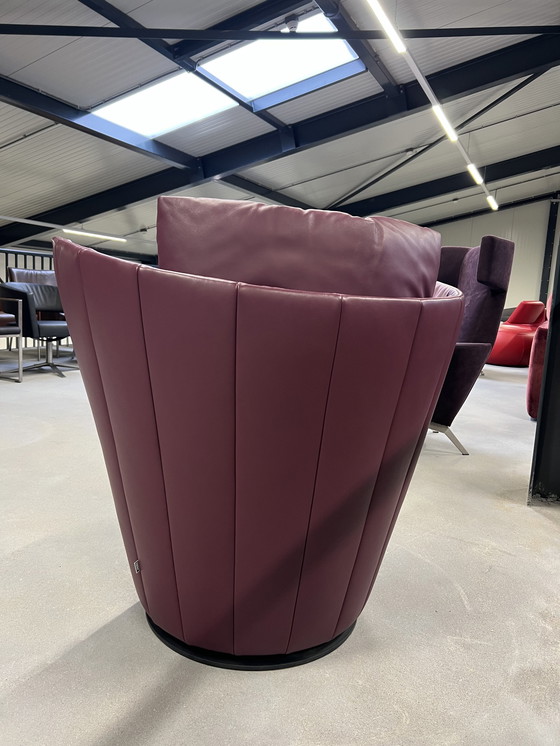 Image 1 of Show model Jori Pegasus swivel armchair purple