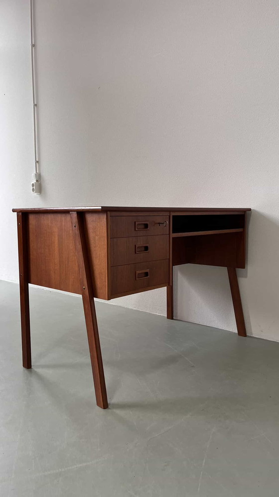 Image 1 of Bureau vintage 2 faces