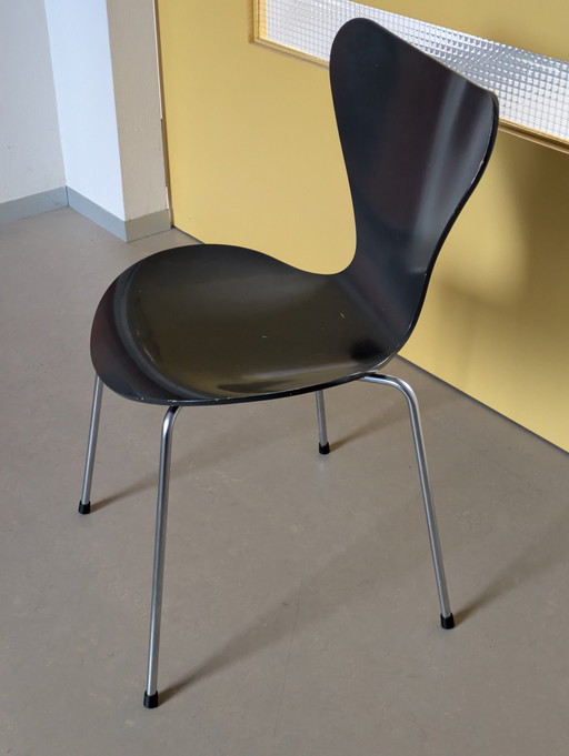 Fritz Hansen Butterfly Chair Lacquer Anthracite And 2 X Fritz Hansen Butterfly Chair Seat Shells Cherry