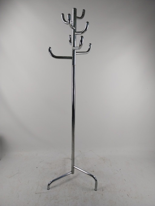 1 x 1970's tube frame chrome steel standing coat rack. With 8 hooks.