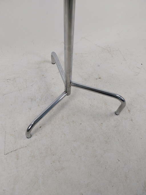 1 x 1970's tube frame chrome steel standing coat rack. With 8 hooks.