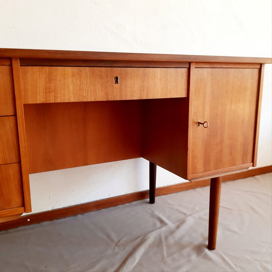 Image 1 of Bureau vintage