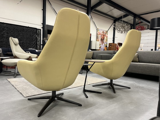 Image 1 of 2 Pode Spot Two Swivel armchairs Ceras Marl leather