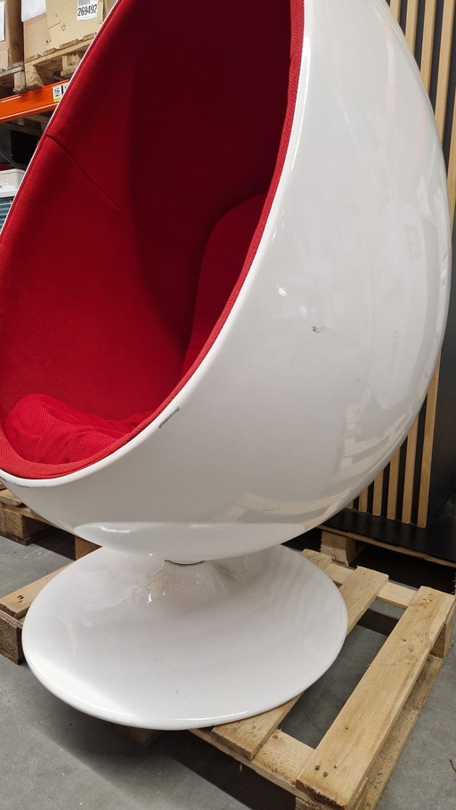 Egg Pod Chair White Red