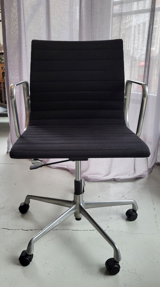 Image 1 of Vitra EA117 Office Chair