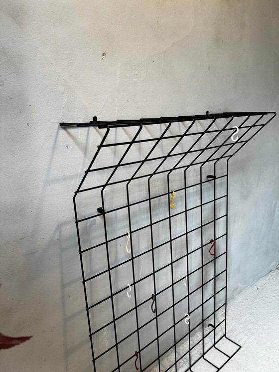 Image 1 of Armadio vintage di design Karl Fichtel realizzato in filo di acciaio rivestito.