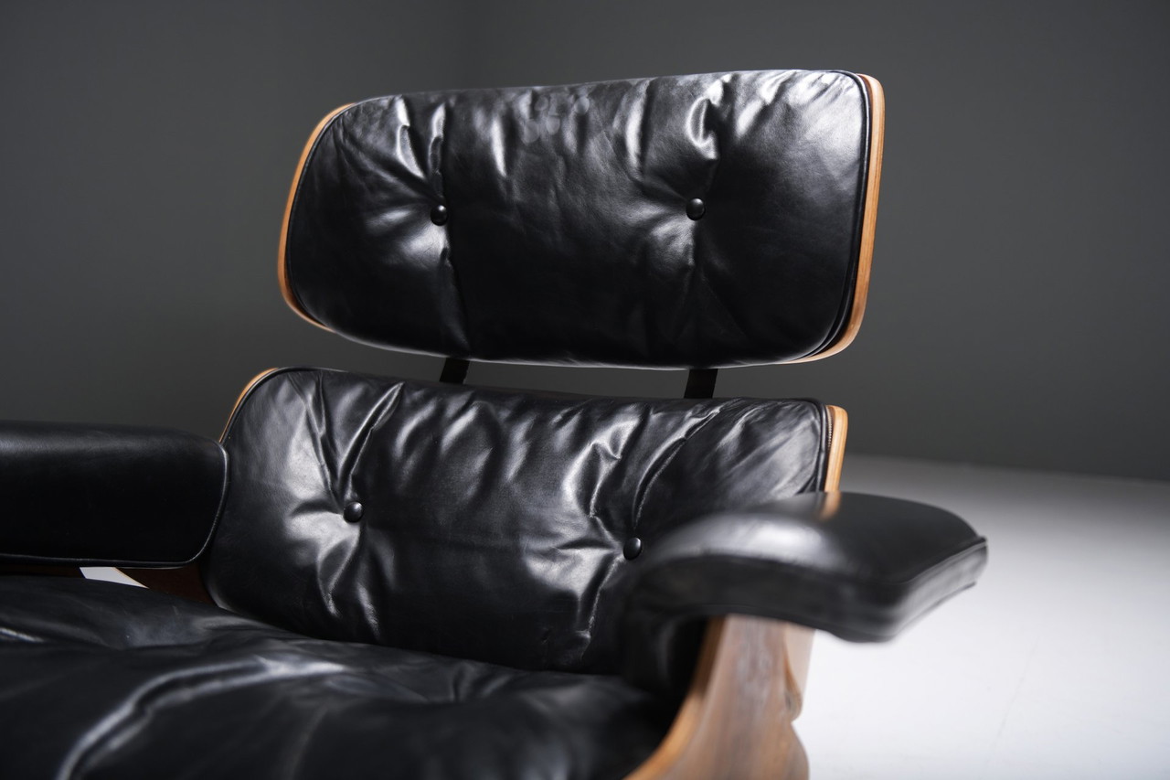 Eames lounge chair by Ray & Charles Eames by Mobilier