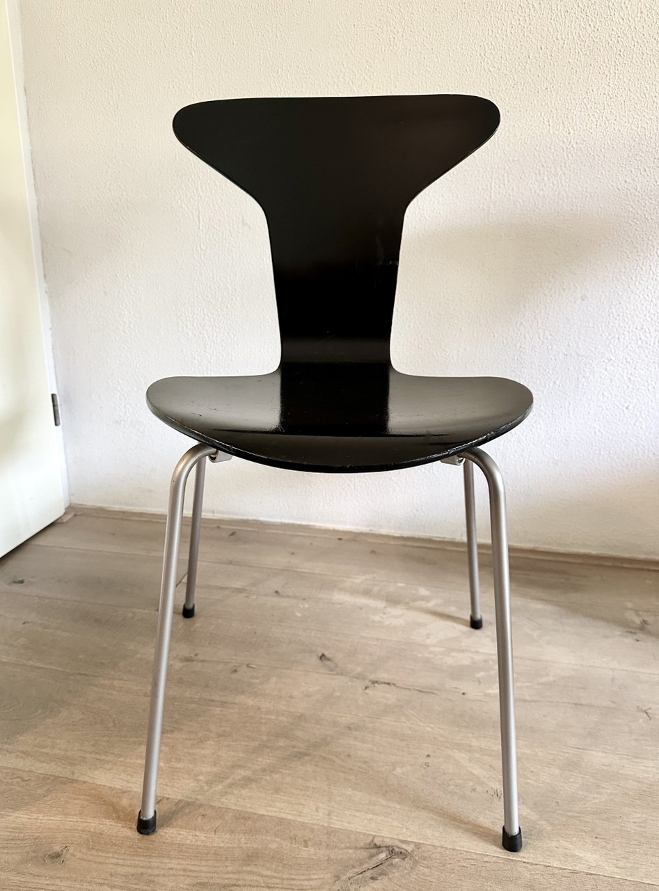 Fritz Hansen Mosquito Chair 3105 Arne Jacobsen | €150 | Whoppah