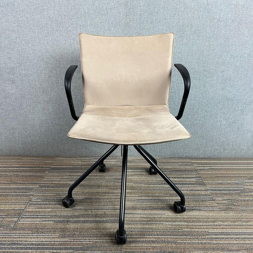 Ahrend P4 Swivel Chair