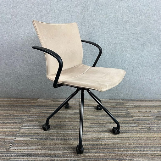 Ahrend P4 Swivel Chair