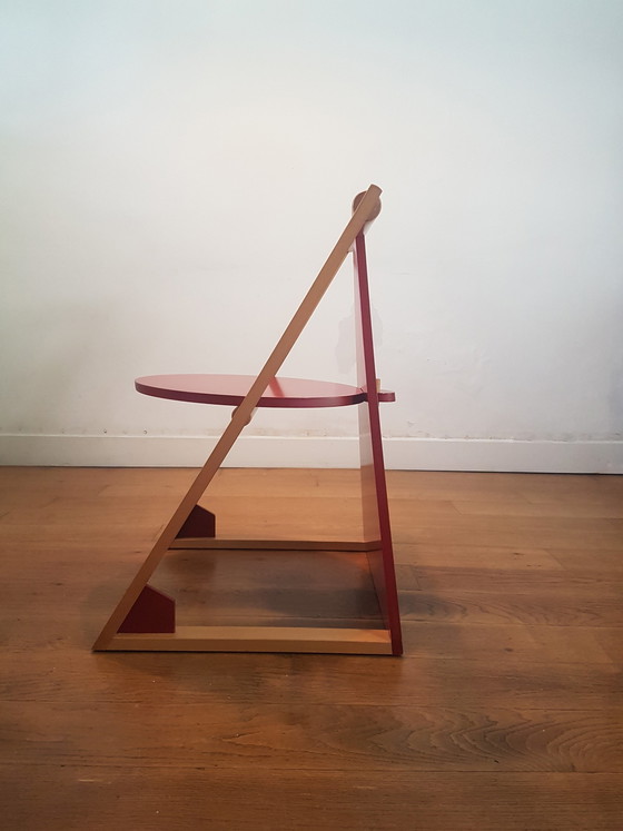 Image 1 of Chaise triangulaire de style Memphis