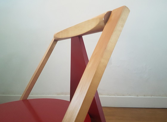 Image 1 of Chaise triangulaire de style Memphis