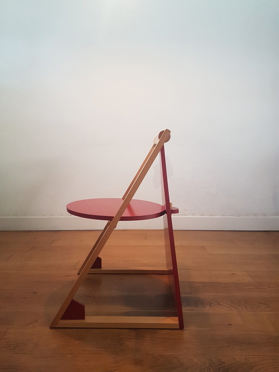 Image 1 of Chaise triangulaire de style Memphis