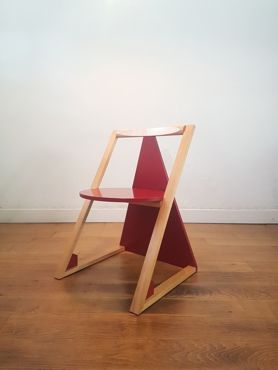 Image 1 of Chaise triangulaire de style Memphis