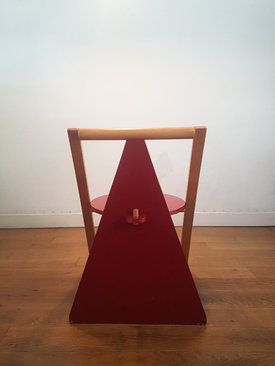 Image 1 of Chaise triangulaire de style Memphis