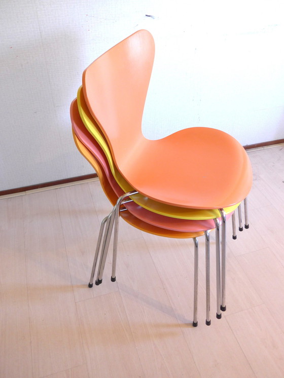 Image 1 of 4x Butterfly Chairs Series 7 By Arne Jacobsen For Fritz Hansen