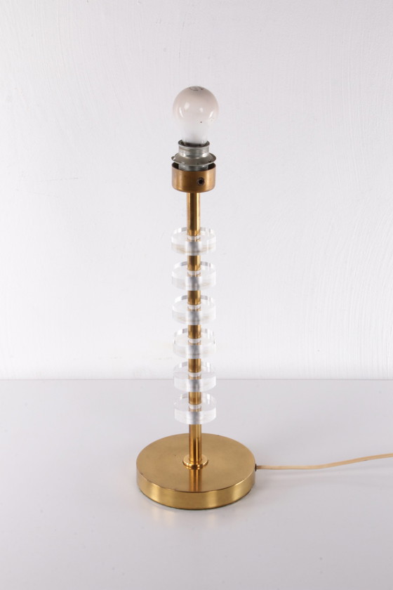 Image 1 of Lampe de table Regency en plexiglas Lucite Brass 1970,Italie