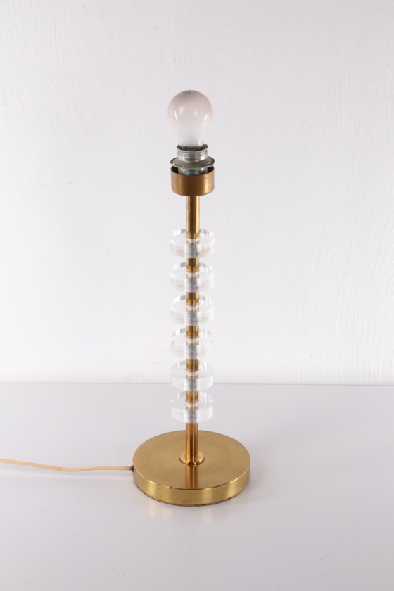 Image 1 of Lampe de table Regency en plexiglas Lucite Brass 1970,Italie