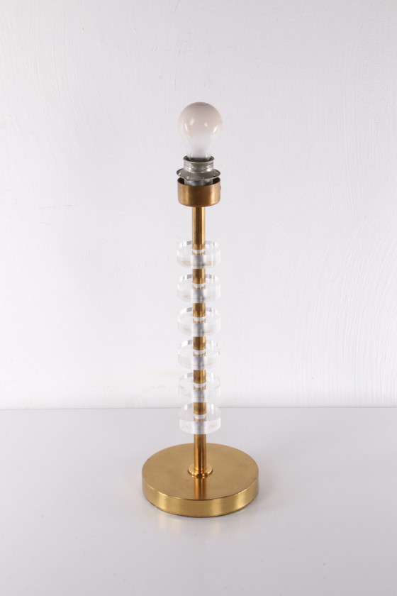 Image 1 of Lampe de table Regency en plexiglas Lucite Brass 1970,Italie