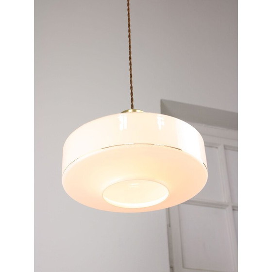 Image 1 of Lampada a sospensione vintage in vetro bianco e ottone, Italia