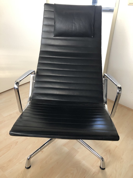 Vitra Armchair Ea124