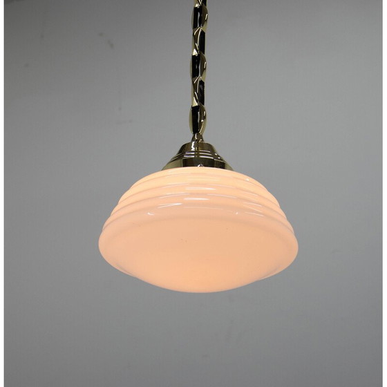 Image 1 of Lampada a sospensione vintage in ottone e vetro opalino in stile Art Nouveau, anni '20