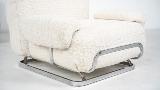 Image 1 of Par de sillones de mediados de siglo, cromados y tapizados en bouclé