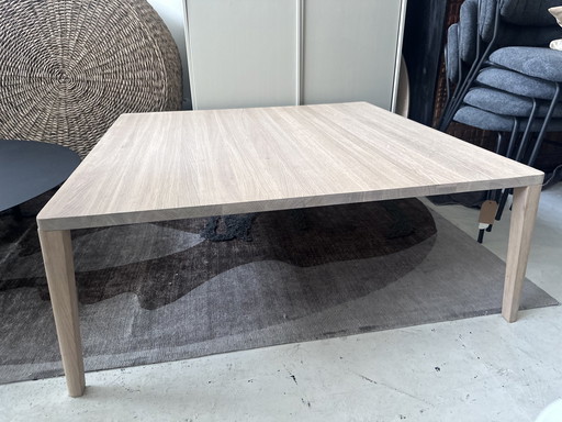 Bolia Table basse gracieuse Showmodel