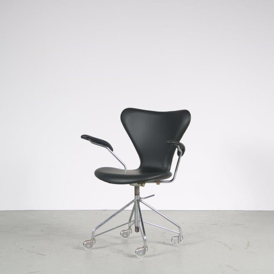 Image 1 of 1950s "3217" Swivel desk chair by Arne Jacobsen for Fritz Hansen, Denmark