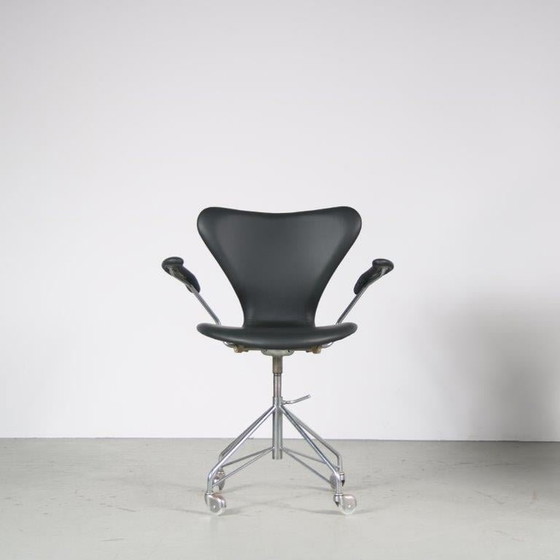 Image 1 of 1950s "3217" Swivel desk chair by Arne Jacobsen for Fritz Hansen, Denmark