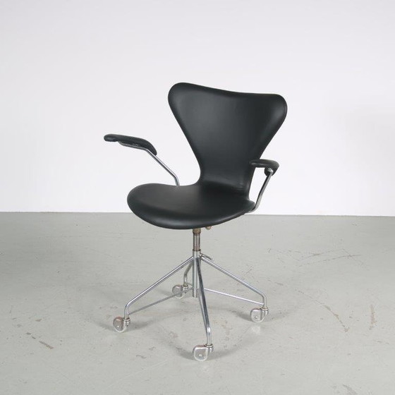 Image 1 of 1950s "3217" Swivel desk chair by Arne Jacobsen for Fritz Hansen, Denmark