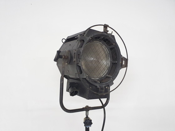 Image 1 of Lampada da studio cinematografico o da teatro vintage industriale con supporto in metallo di ADB