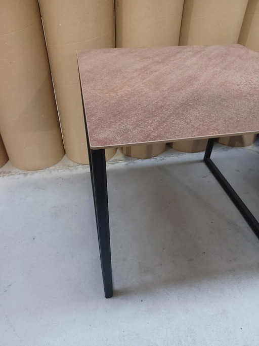 Table basse avec plateau en céramique Rosso