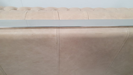 Image 1 of canapé chesterfield vintage design cuir beige camel modèle cube