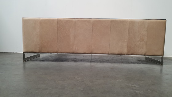 Image 1 of canapé chesterfield vintage design cuir beige camel modèle cube