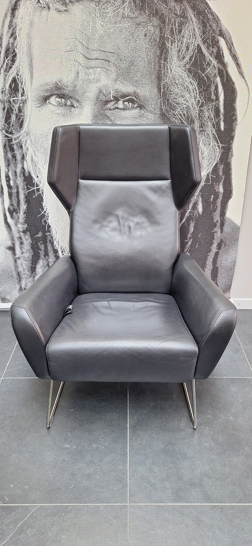 Fauteuil en cuir noir Swedese