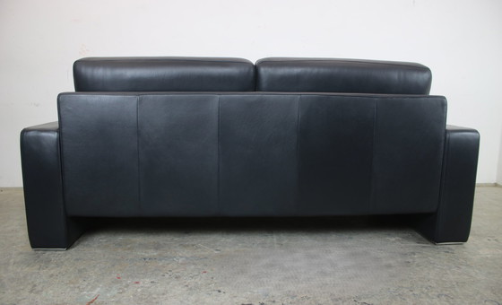 Image 1 of Divano a tre posti Rolf Benz Ego in pelle blu scuro con strisce cromate