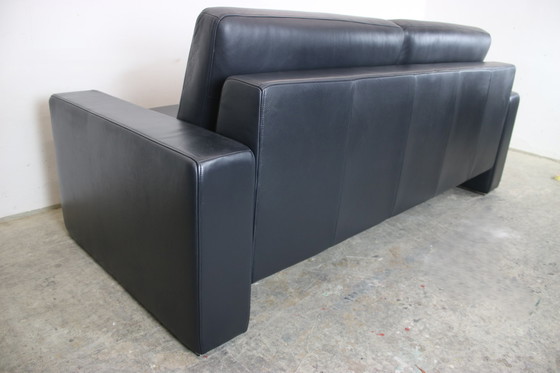 Image 1 of Divano a tre posti Rolf Benz Ego in pelle blu scuro con strisce cromate