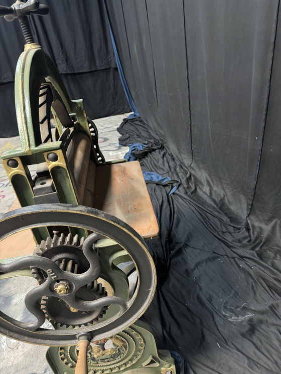 Image 1 of Mangano retrò antico - Pressa per cera vintage in verde - Hollandia