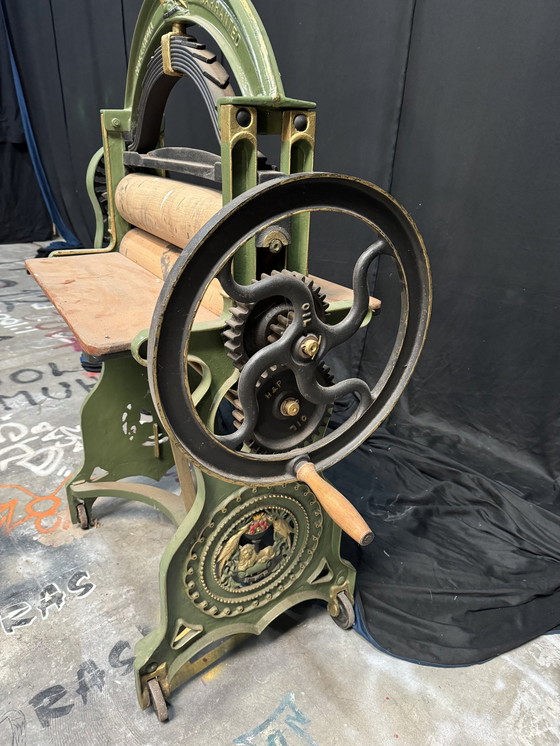 Image 1 of Mangano retrò antico - Pressa per cera vintage in verde - Hollandia