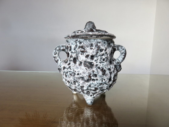 Image 1 of Vase Pique Fleur Tripode Fat Lava