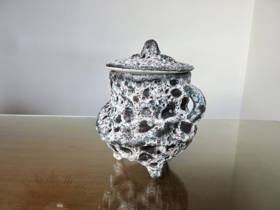 Image 1 of Vase Pique Fleur Tripode Fat Lava