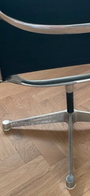 Vitra Eames 116