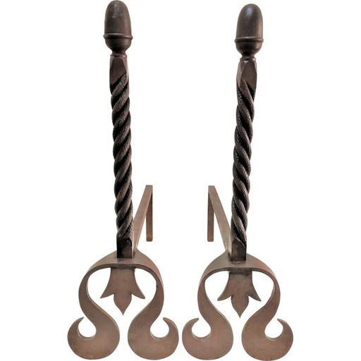 Coppia di alari scultorei in ghisa con teste ritorte, Francia